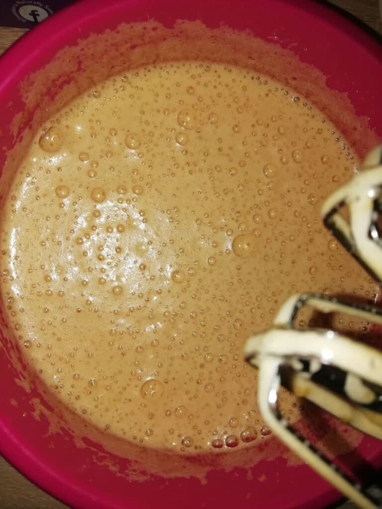 Ruladă cu cacao și fulgi de ciocolată