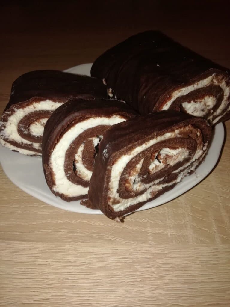 Ruladă cu cacao și fulgi de ciocolată - foto 15