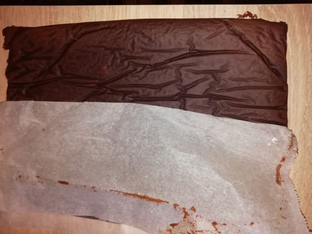 Ruladă cu cacao și fulgi de ciocolată - foto 6