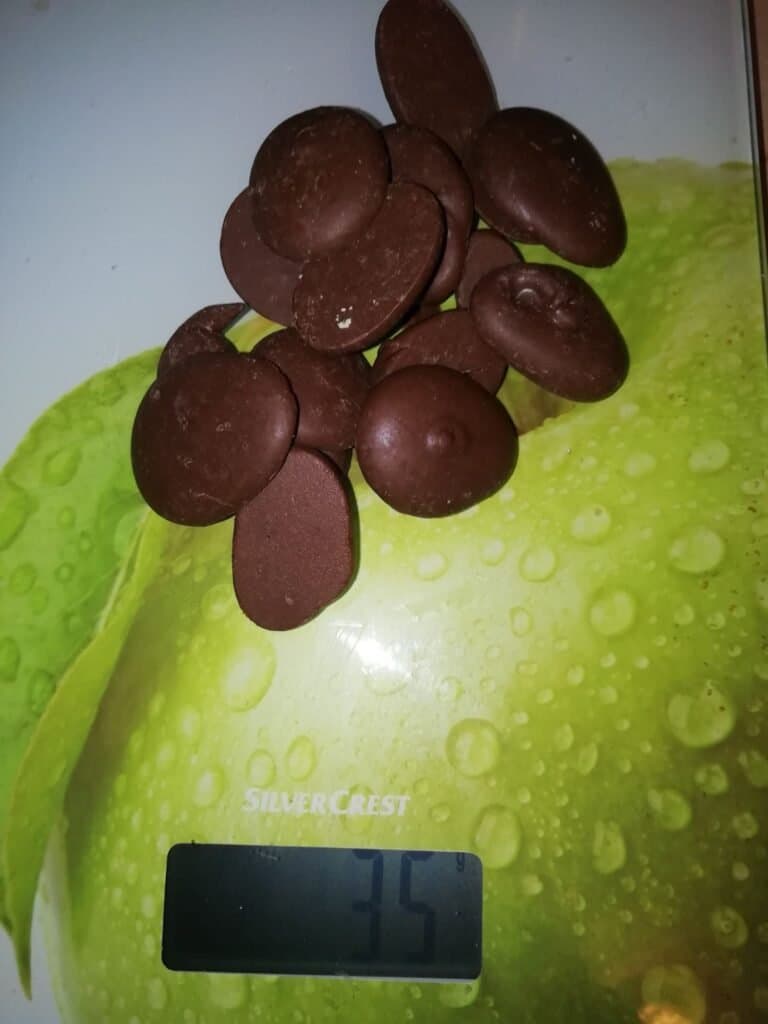 Ruladă cu cacao și fulgi de ciocolată - foto 9